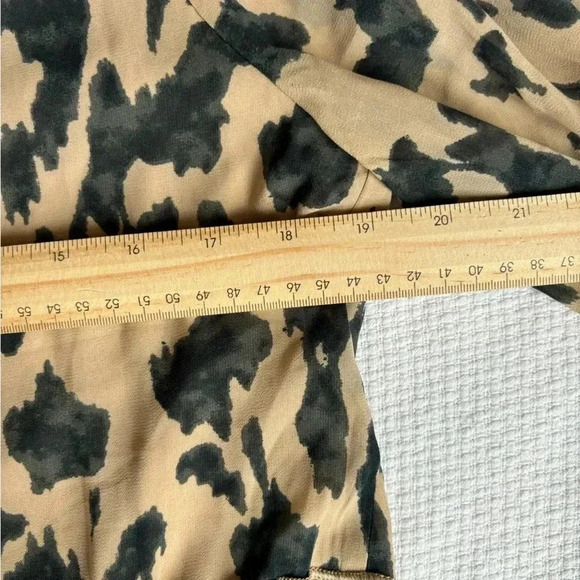 Entro Blouse M Animal Print Oversized Flounce Flutter Tired Feminine Flowy - Picture 8 of 11